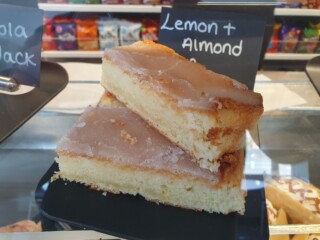 Lemon & Almond